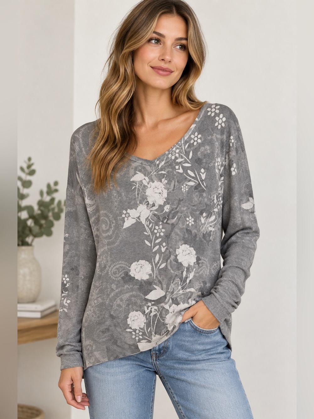 Tempo Paris Gray Floral Paisley Lightweight Knit Sweater Top S/M